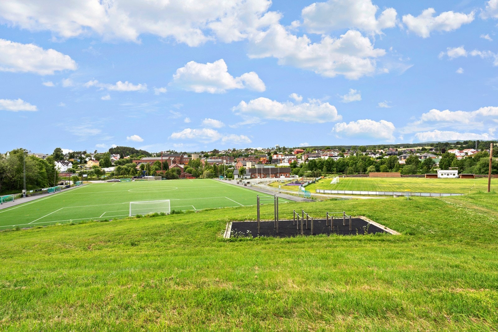 Vestfossen - idrettsbanen. Galleribilde