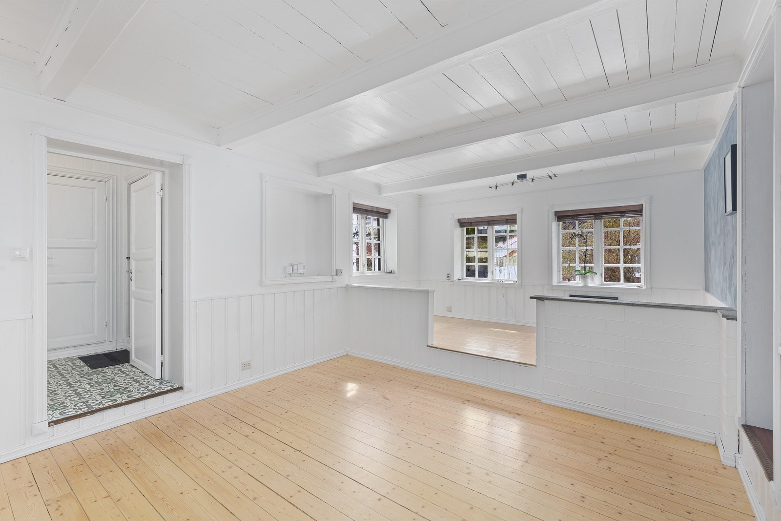 Stuen har to soner i ulike nivåer. Galleribilde