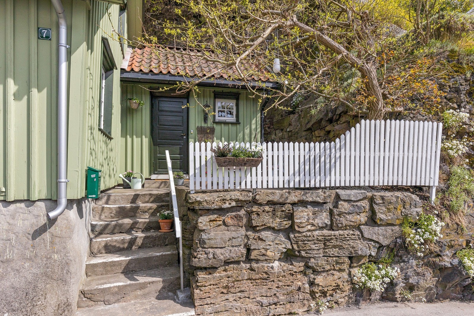 UNDER PILETREET er det lunt og svalt, en deilig sted å innta frokost, lunsj og middag. Galleribilde