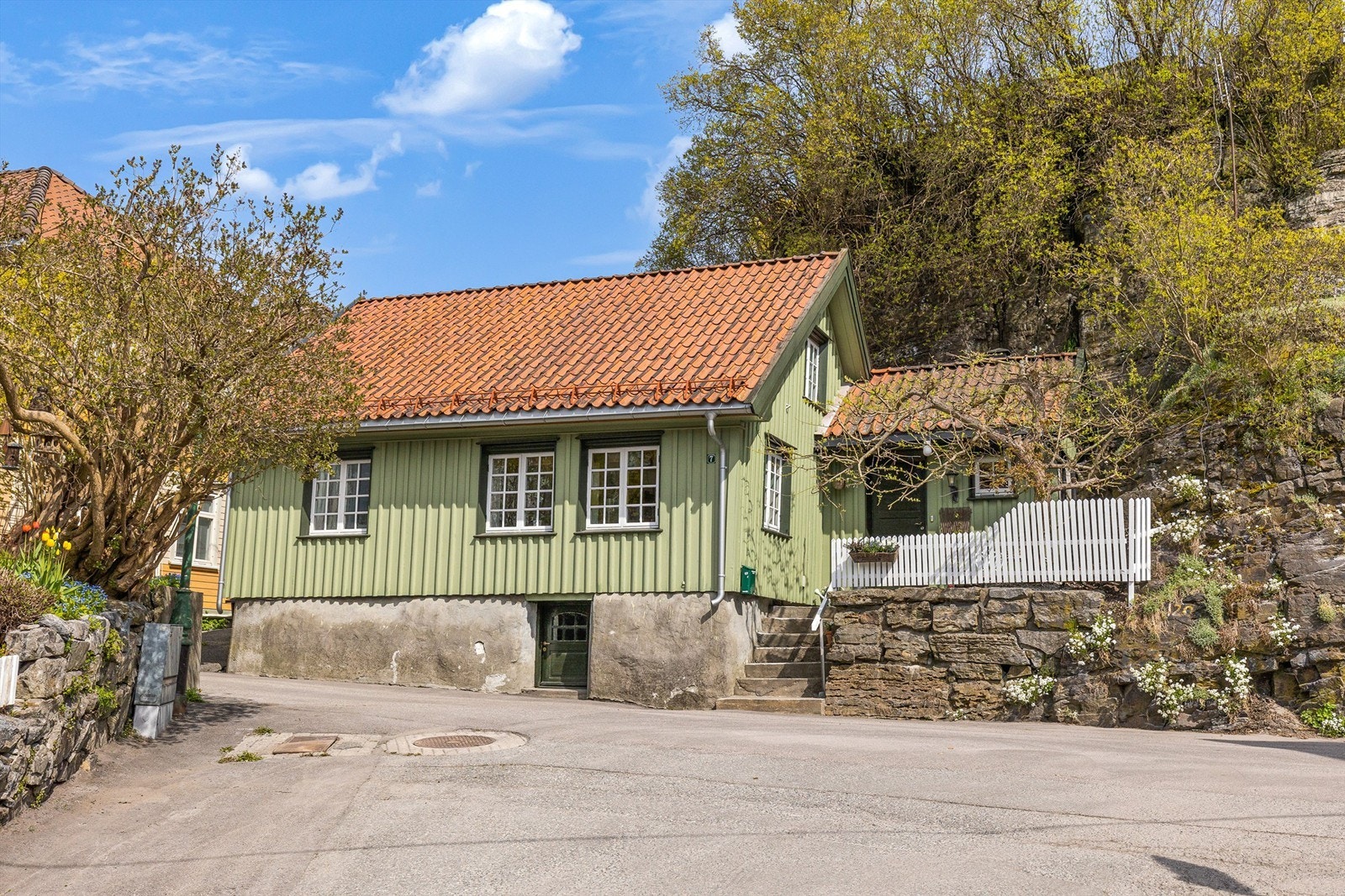 Husets fasade vender mot vest. Galleribilde