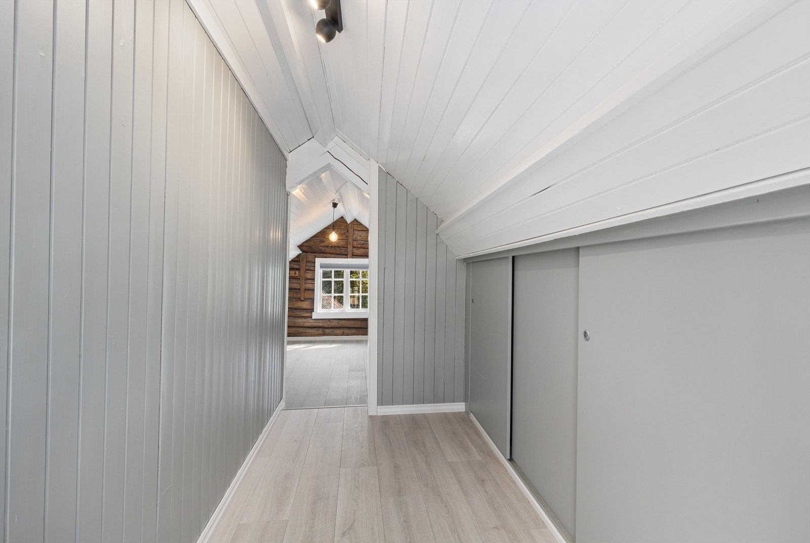 Godt med garderobeskap. Galleribilde