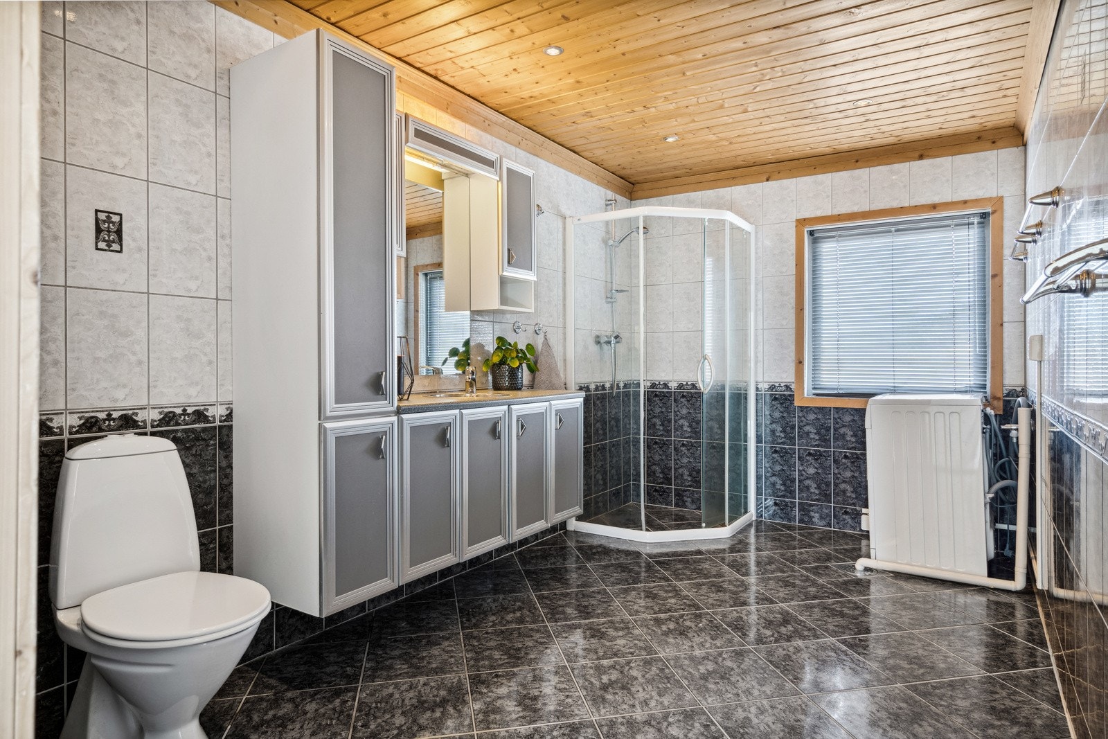 Badet er på ca. 9 kvm. Galleribilde