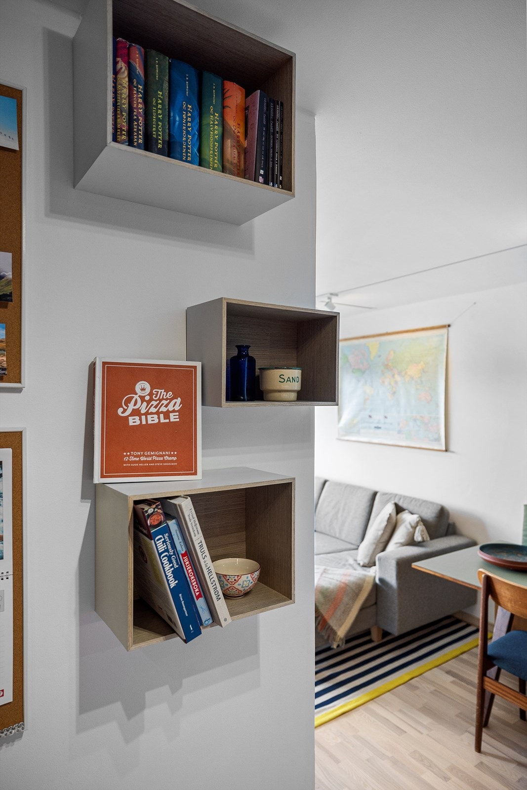 Gode oppbevaringsløsninger i hyller Galleribilde