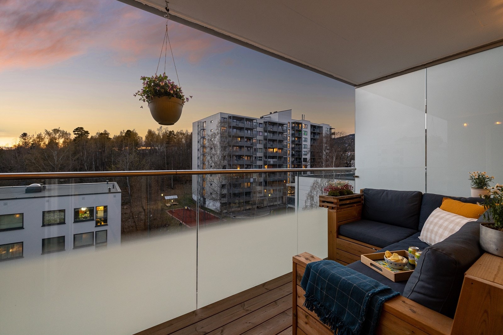 Velkommen til Hovseterveien 84D - Presentert av Ole-Jørgen Jensen Galleribilde