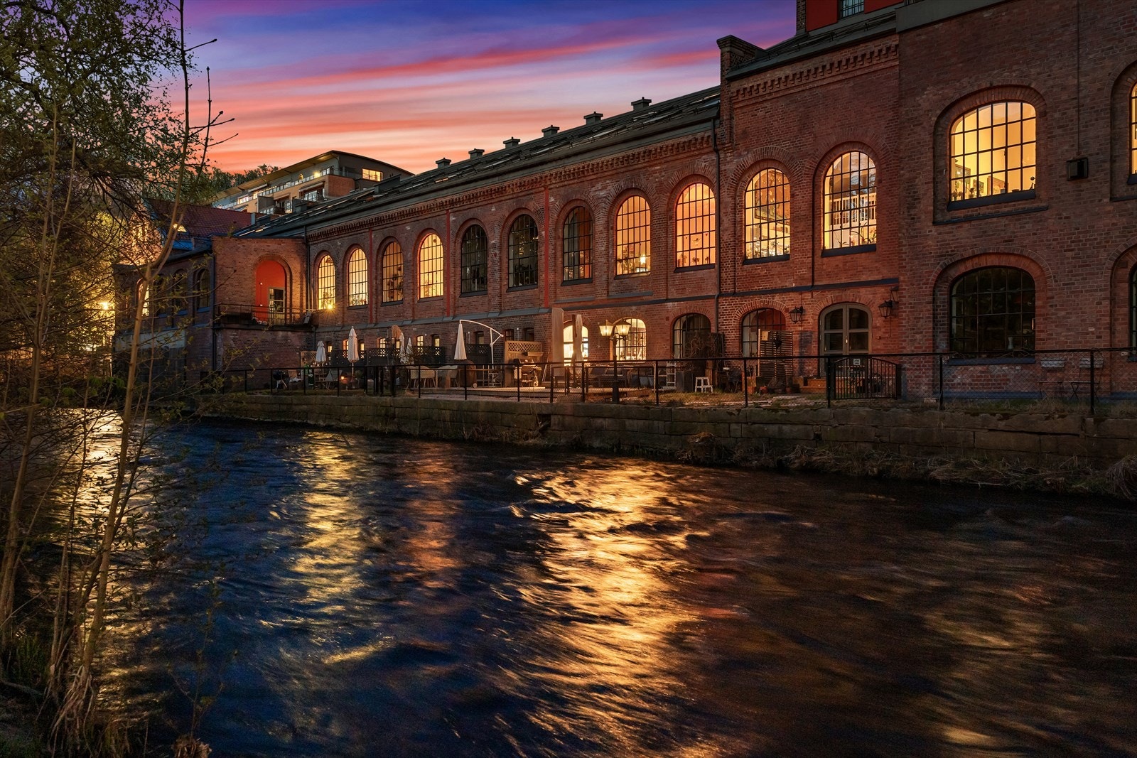 Her bor du i grønne, rolige omgivelser med privat uteplass med tilgang til Akerselva. Galleribilde