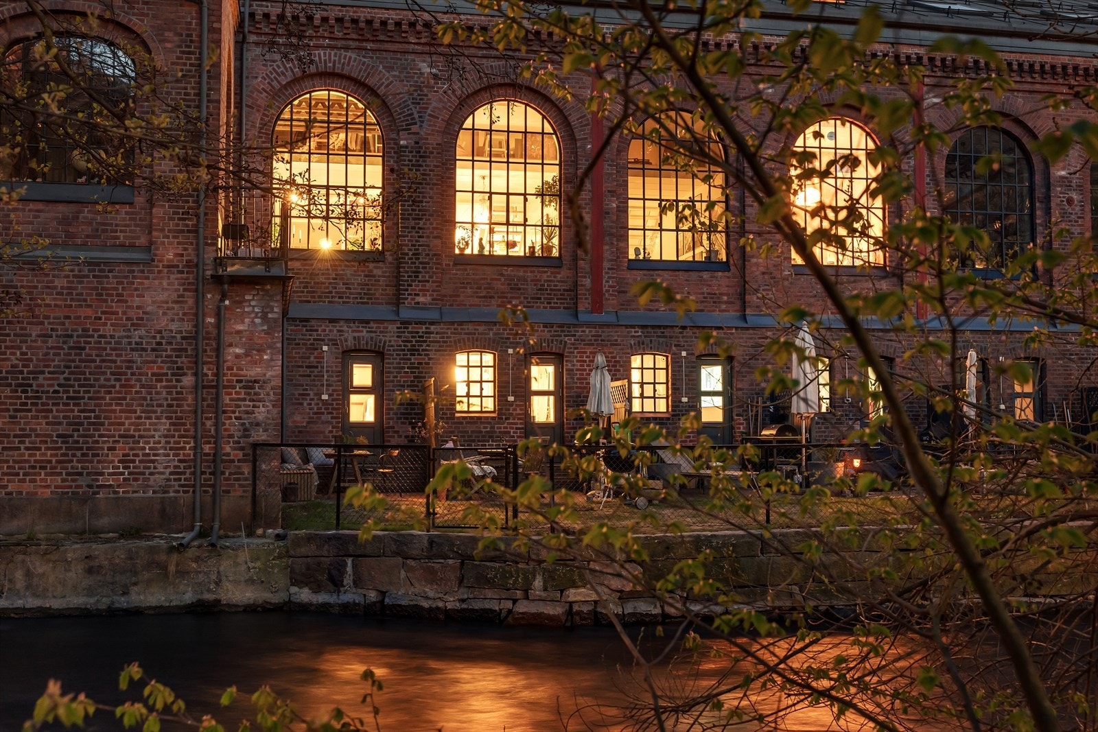 Historisk fabrikkbygg rehabillitert tidlig 2000. Galleribilde