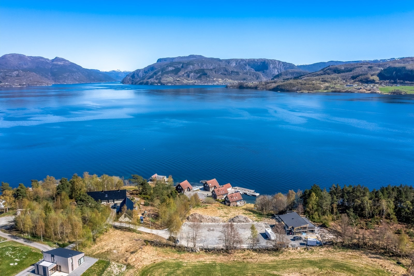 For deg som er glad i sjøen, båt og fiske har man en ypperlig beliggenhet Galleribilde