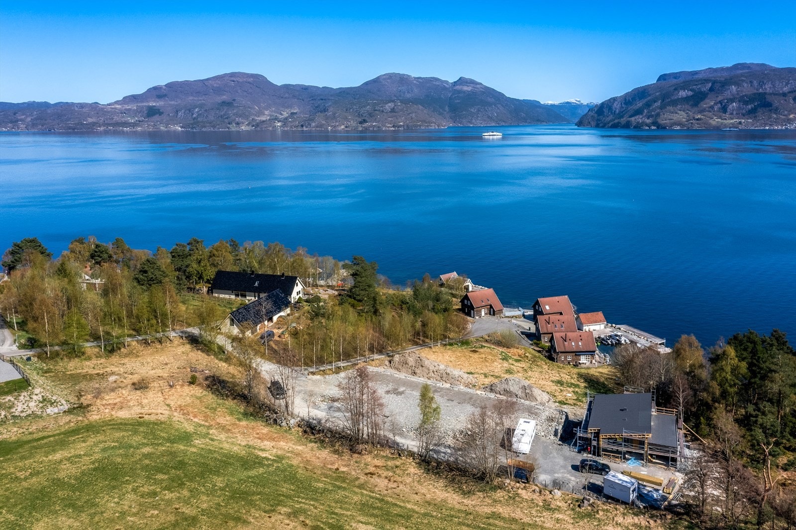 Kobbasteinen ligger ca 15 min fra Hjelmeland sentrum Galleribilde