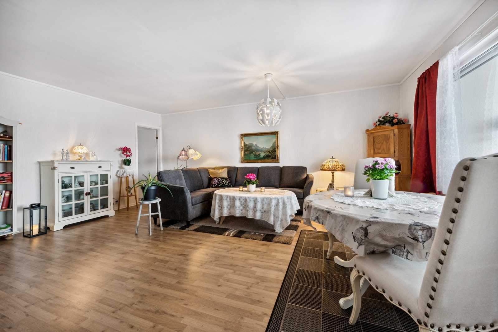 Tak i leiligheten ble malt på nytt i 2022. Galleribilde