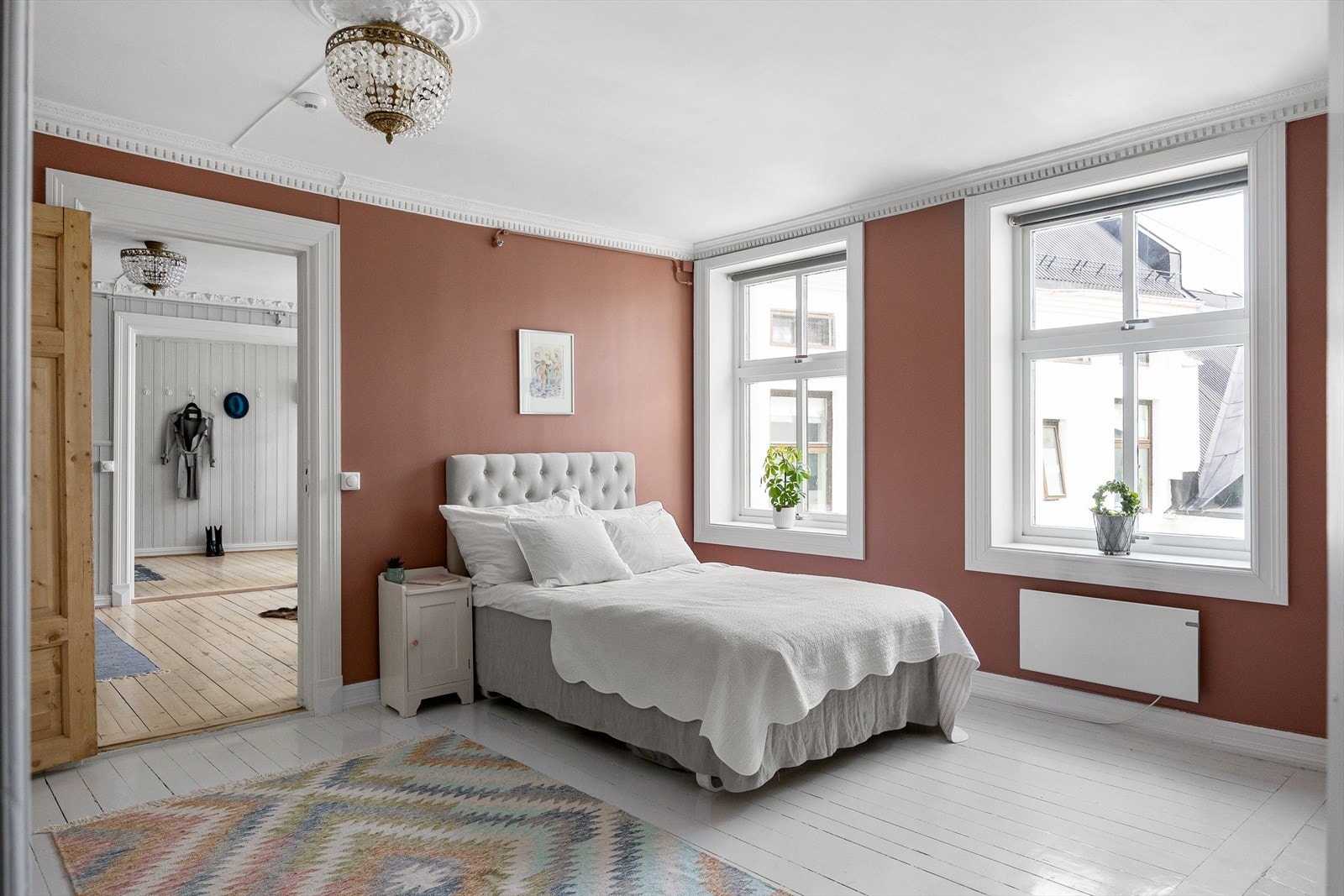 Også her er det store vindusflater som sikrer godt med naturlig lysinnslipp, samt luftemuligheter. Galleribilde