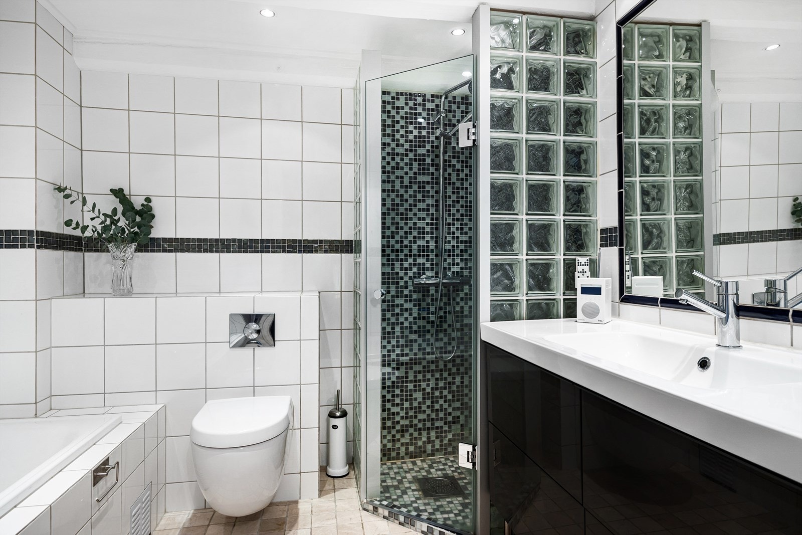 Downlights i himling og varme i gulv. Galleribilde