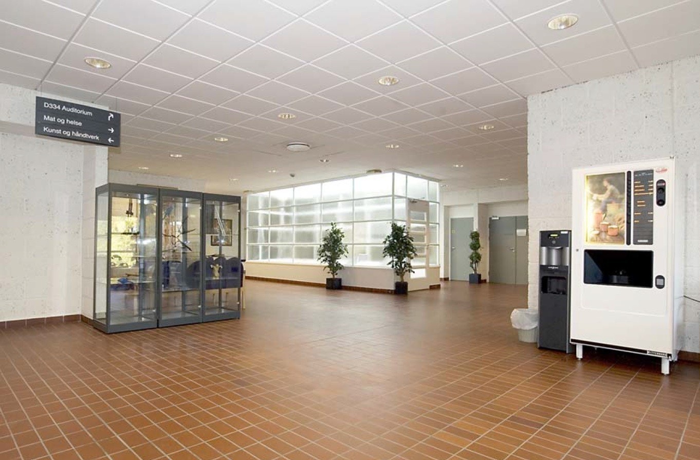 (Arkivbilde) Aktivitetshuset- Vestibyle FØR OPPUSSING Galleribilde