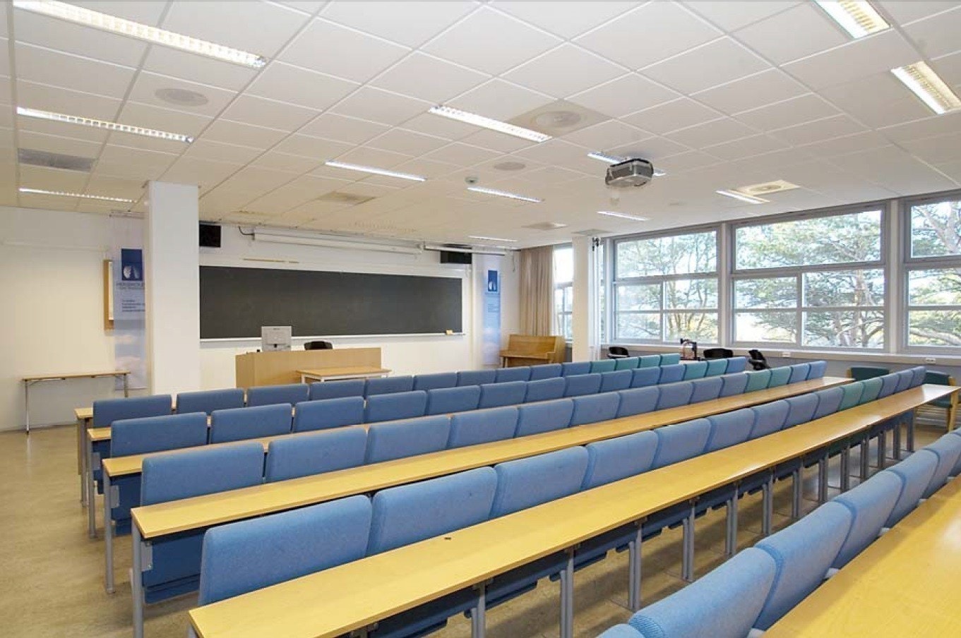 (Arkivbilde) Aktivitetshuset- hoved auditorium FØR OPPUSSING Galleribilde