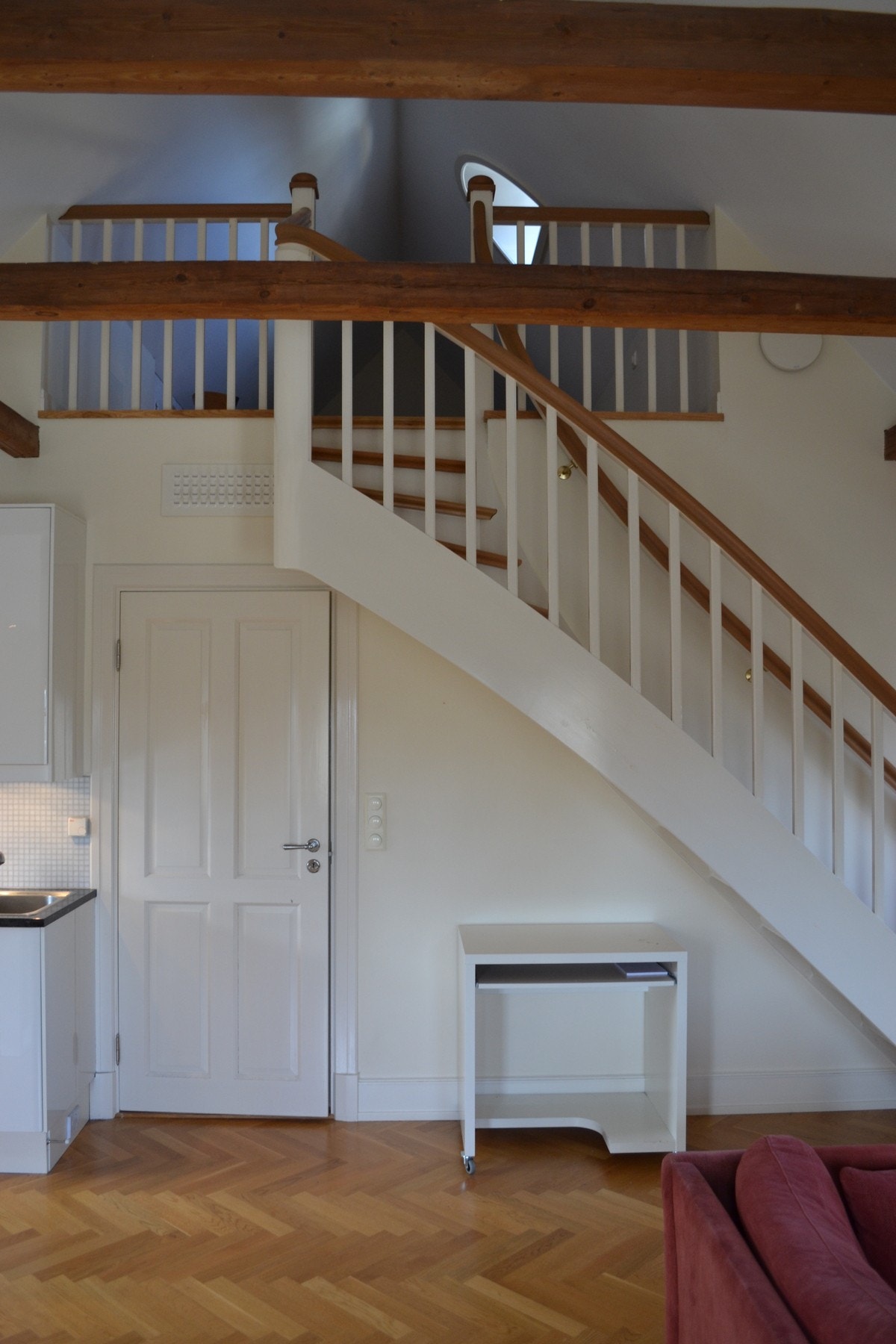 Trapp opp til hems/disponibelt rom. Galleribilde