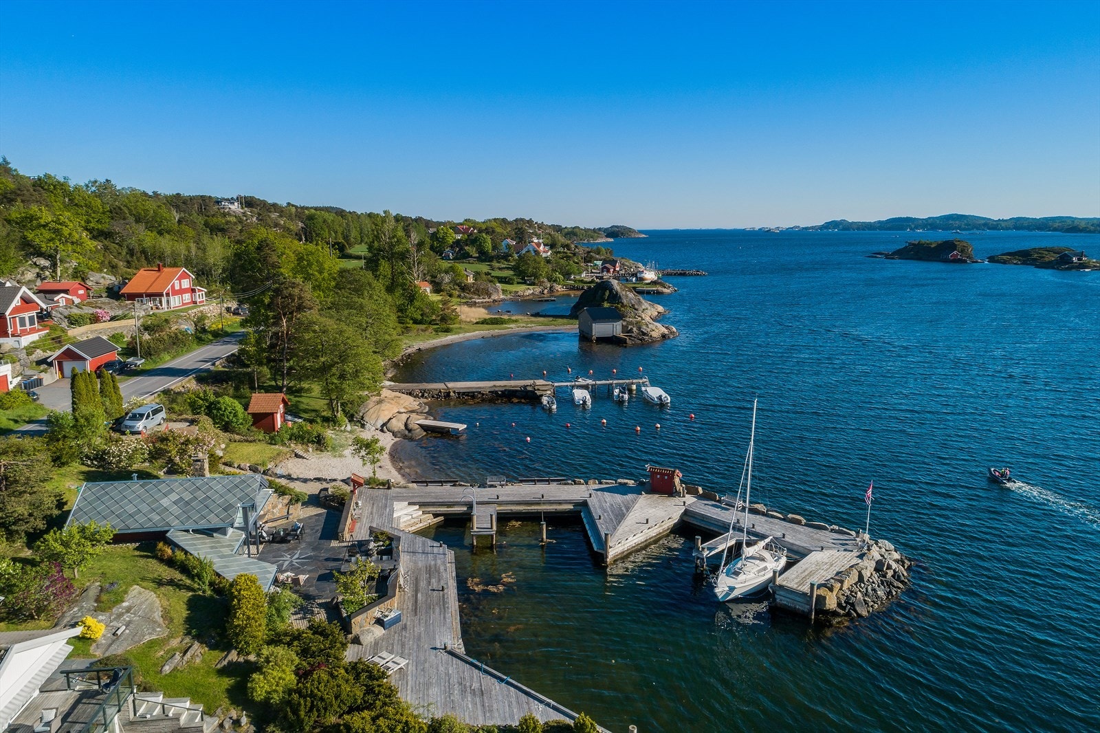 Eiendommen holder en meget høy standard og har en sjeldent god beliggenhet. Galleribilde