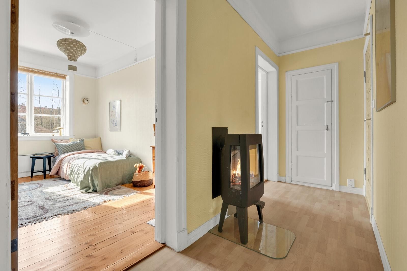 I 2015 ble det satt inn en ny peisovn, som bidrar til å varme opp boligen. Galleribilde