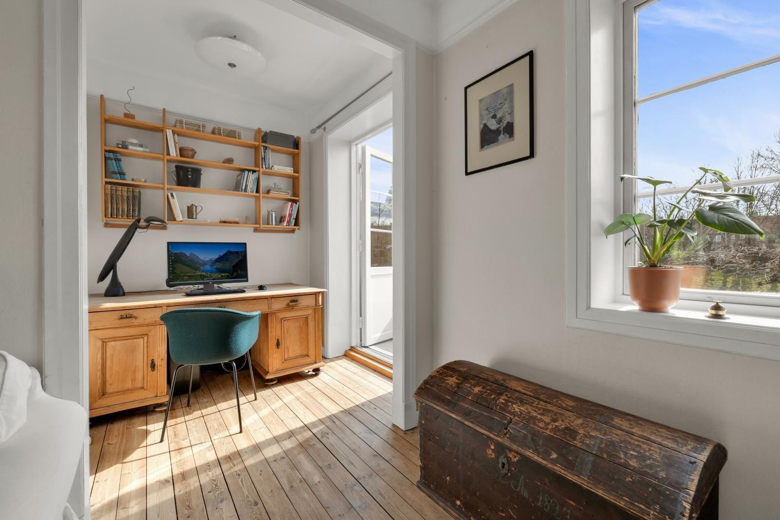 I tilknytning til stuen er det et eget rom - perfekt til et kontor. Galleribilde