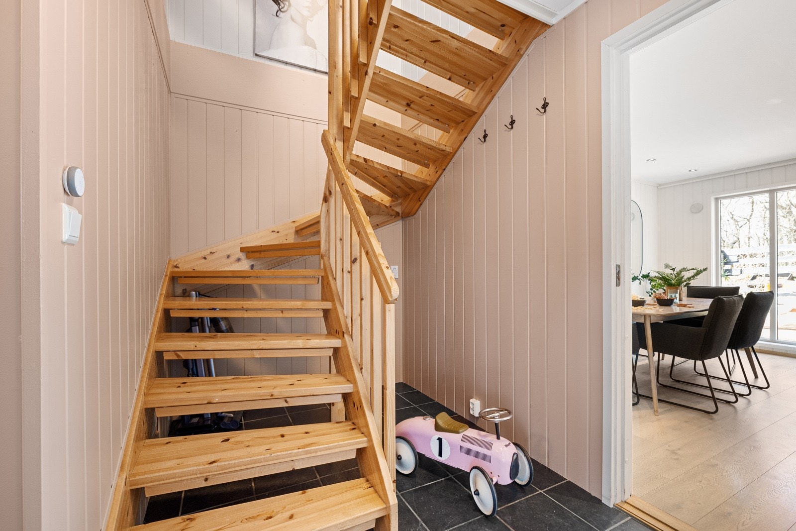 Familievennlig planløsning over 3 plan Galleribilde