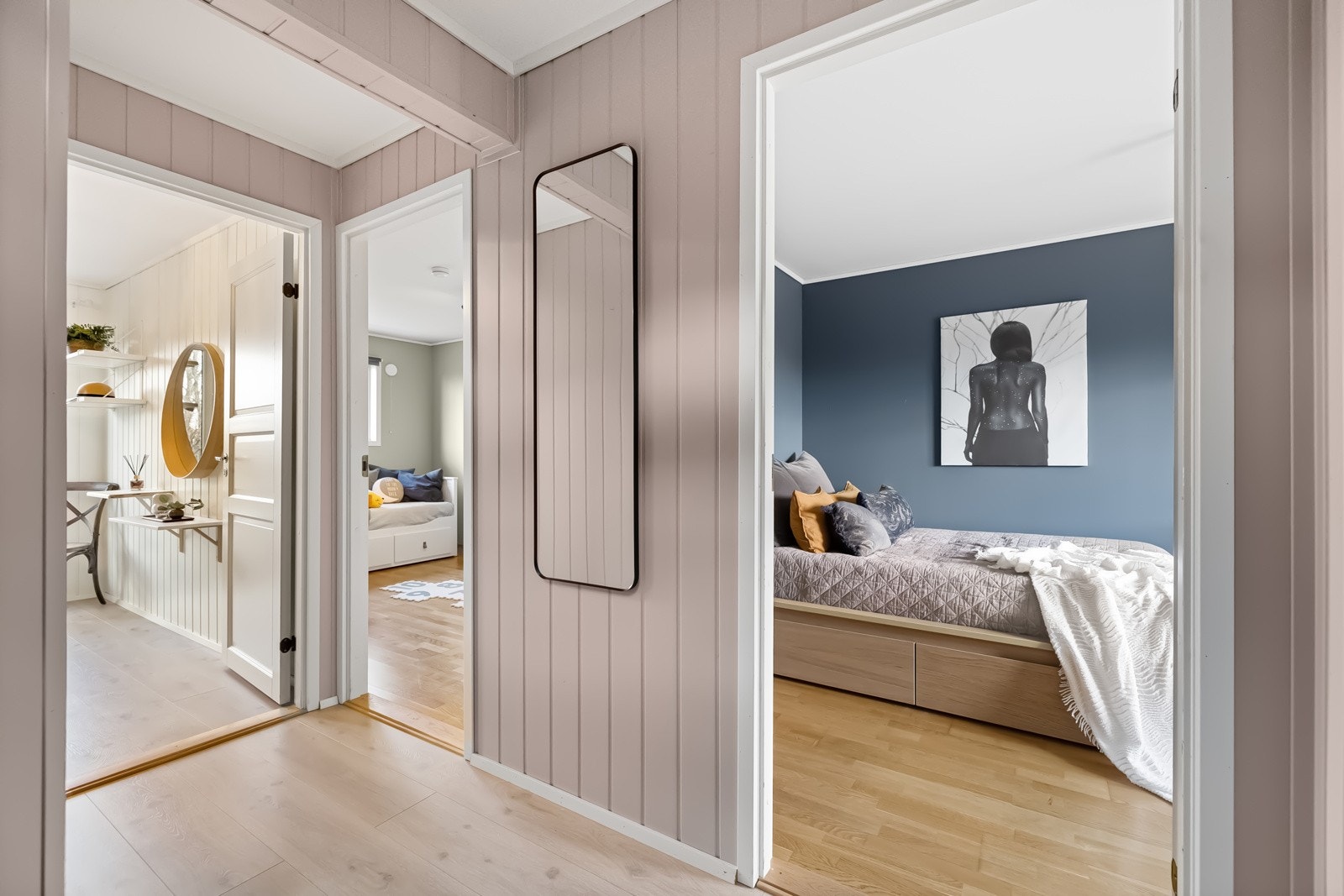 2.etg. byr på en familievennlig planløsning med 3 soverom og bad Galleribilde