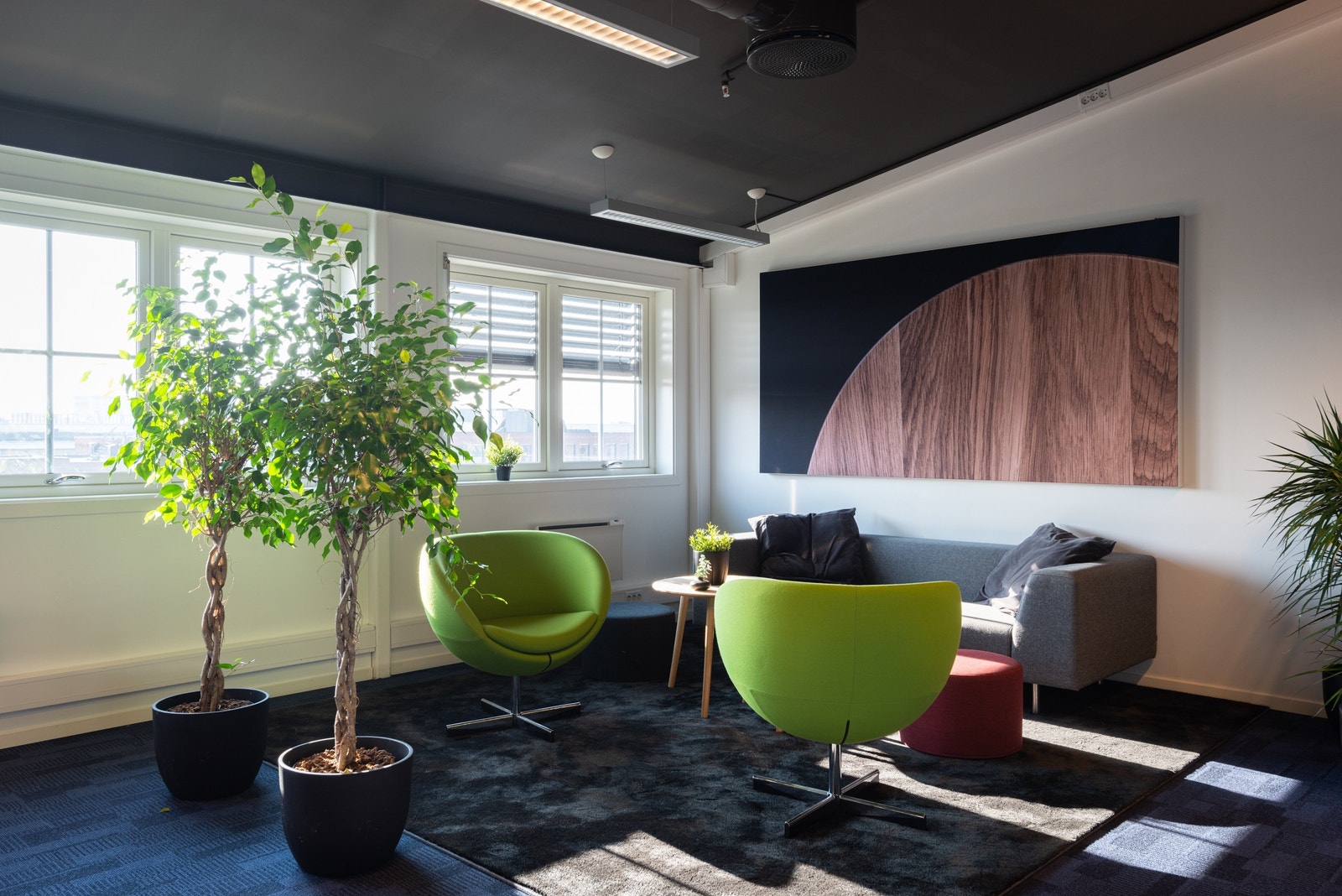 Ankomst inne i lokalet Galleribilde