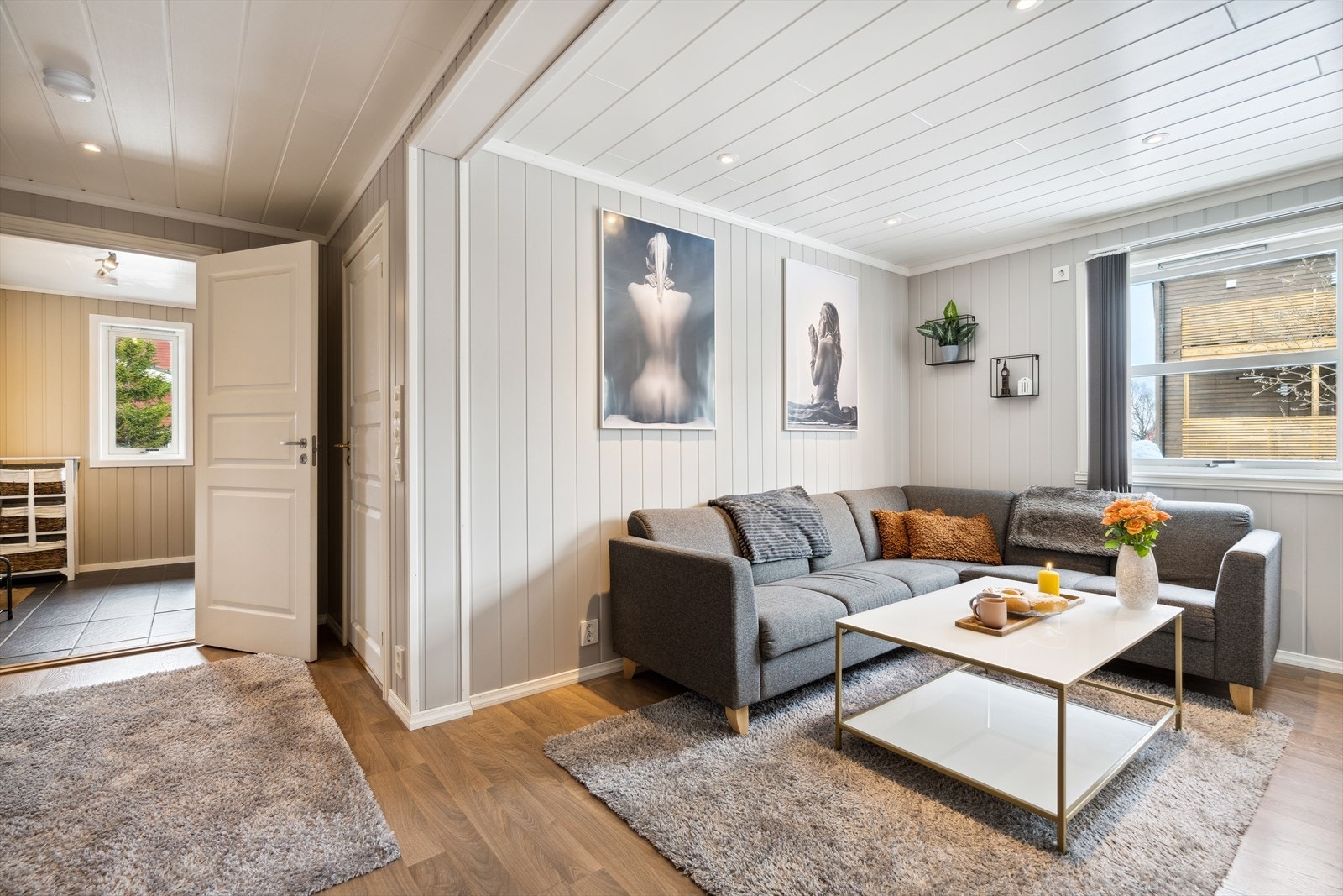 Videre kommer du inn i stue/kjøkken som har en åpen løsning Galleribilde