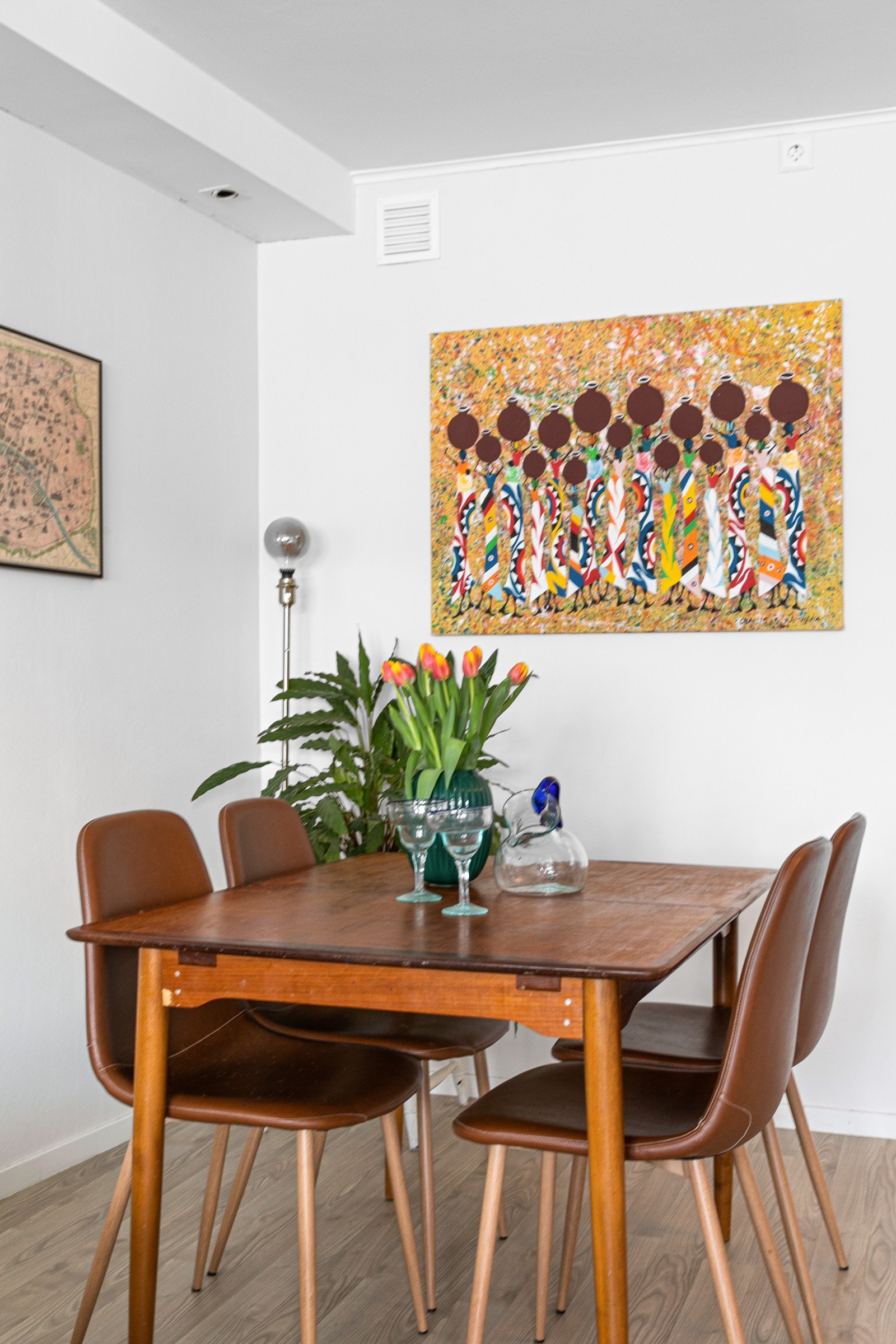 Stuen er av god størrelse med god plass til spisegruppe. Galleribilde