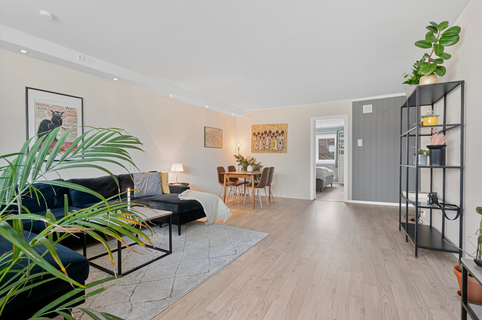 Boligen har en optimal planløsning med romslige rom som gir gode møbleringsmuligheter. Galleribilde