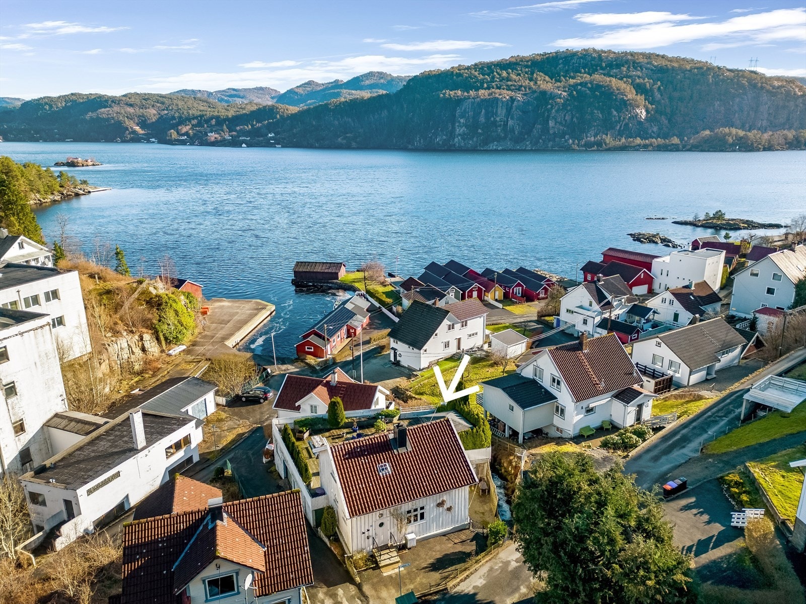 Stedet er kjent for sin rolige og bedagelige atmosfære ved sjøen. Galleribilde