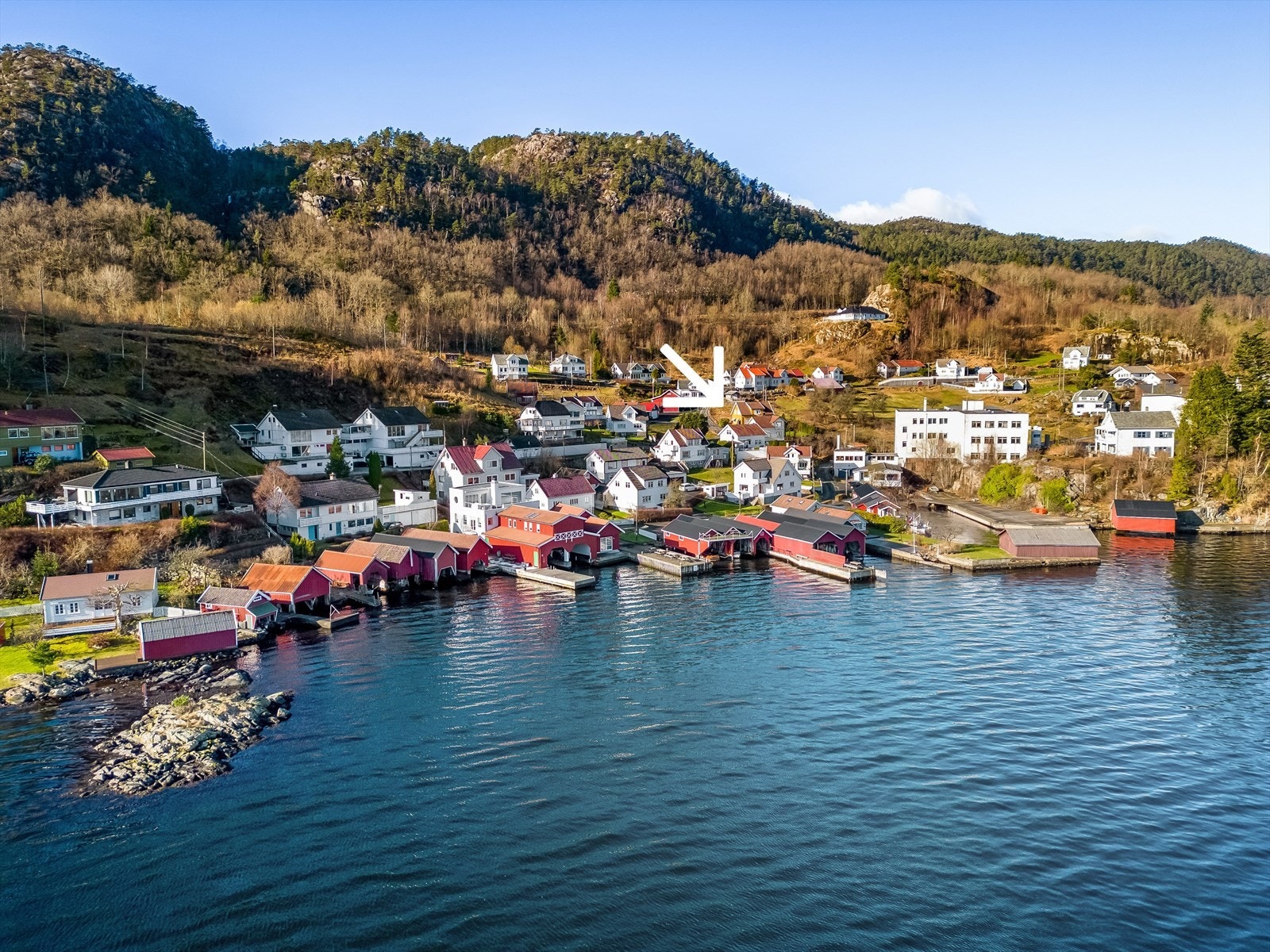 Fjellse er en tettbygd i Flekkefjord med blanding av fastboende og fritidshus. Galleribilde
