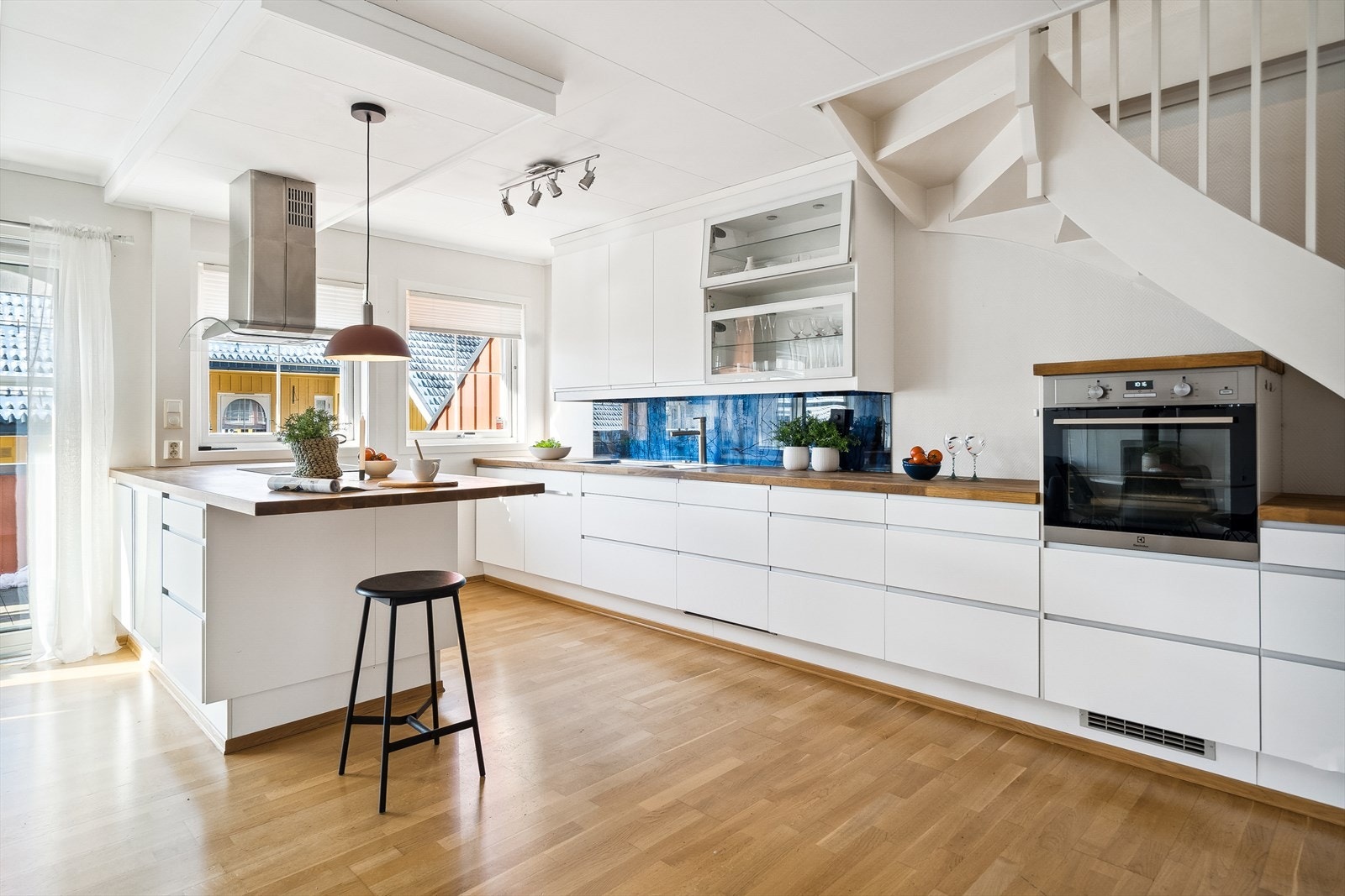 Flott kjøkken - tidløst og elegant! Ble pusset opp i 2008. Galleribilde