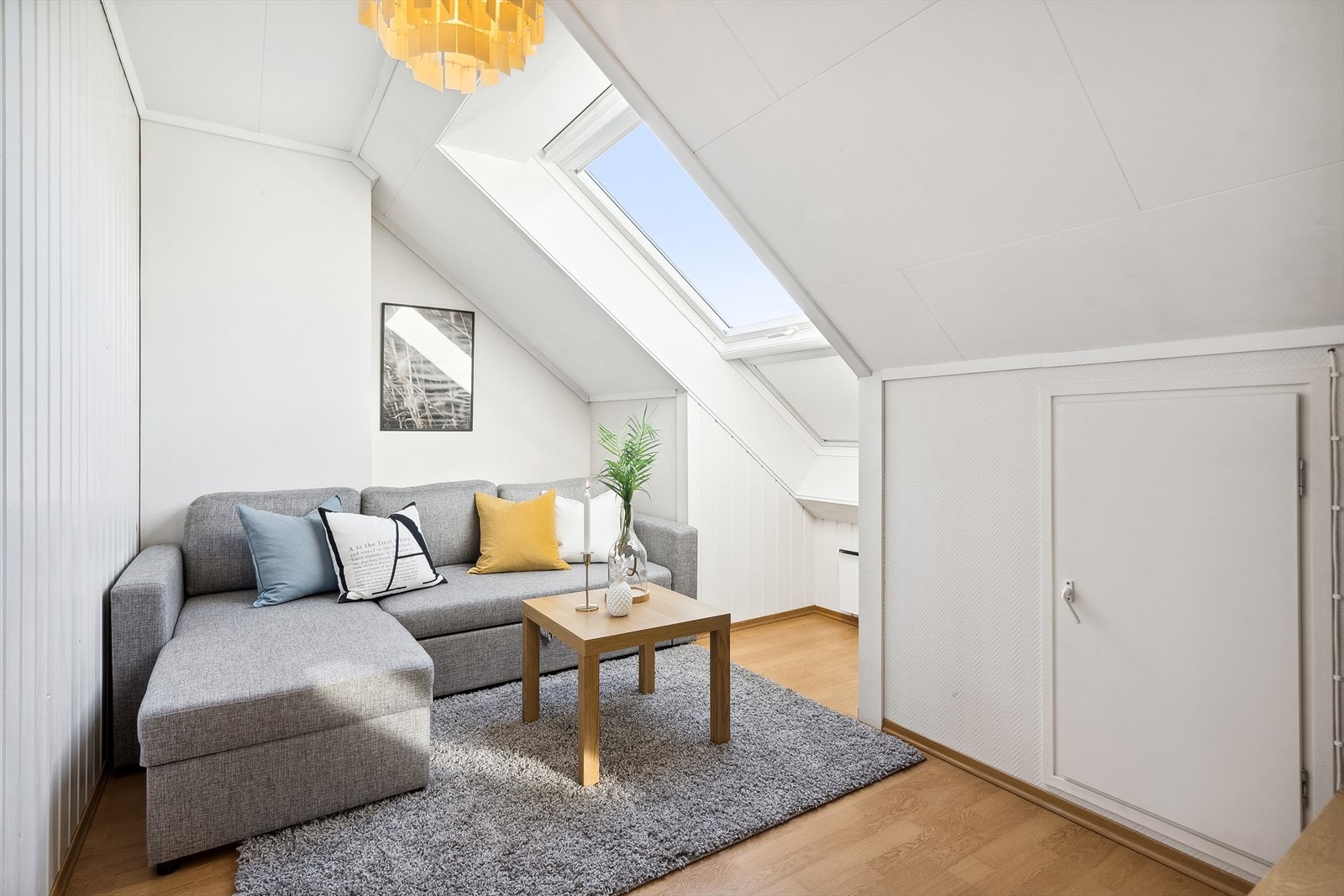Leiligheten har totalt 3 soverom, hvorav 2 av de er i 2. etg. i leiligheten. Dette soverommet er tidligere benyttet som TV-stue. Galleribilde