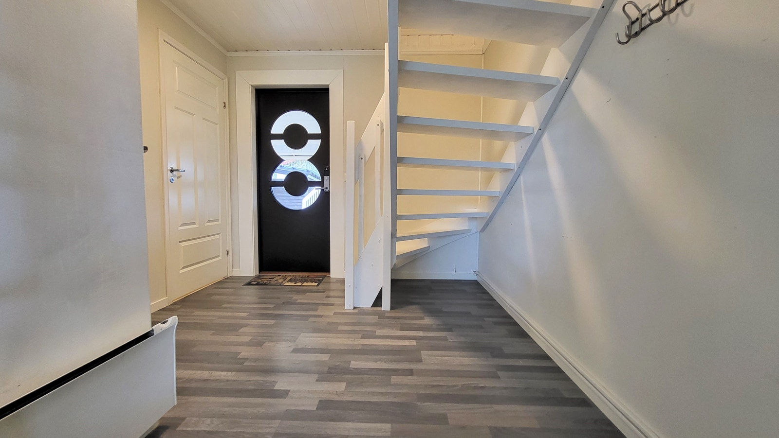 Hall m/trapp Galleribilde