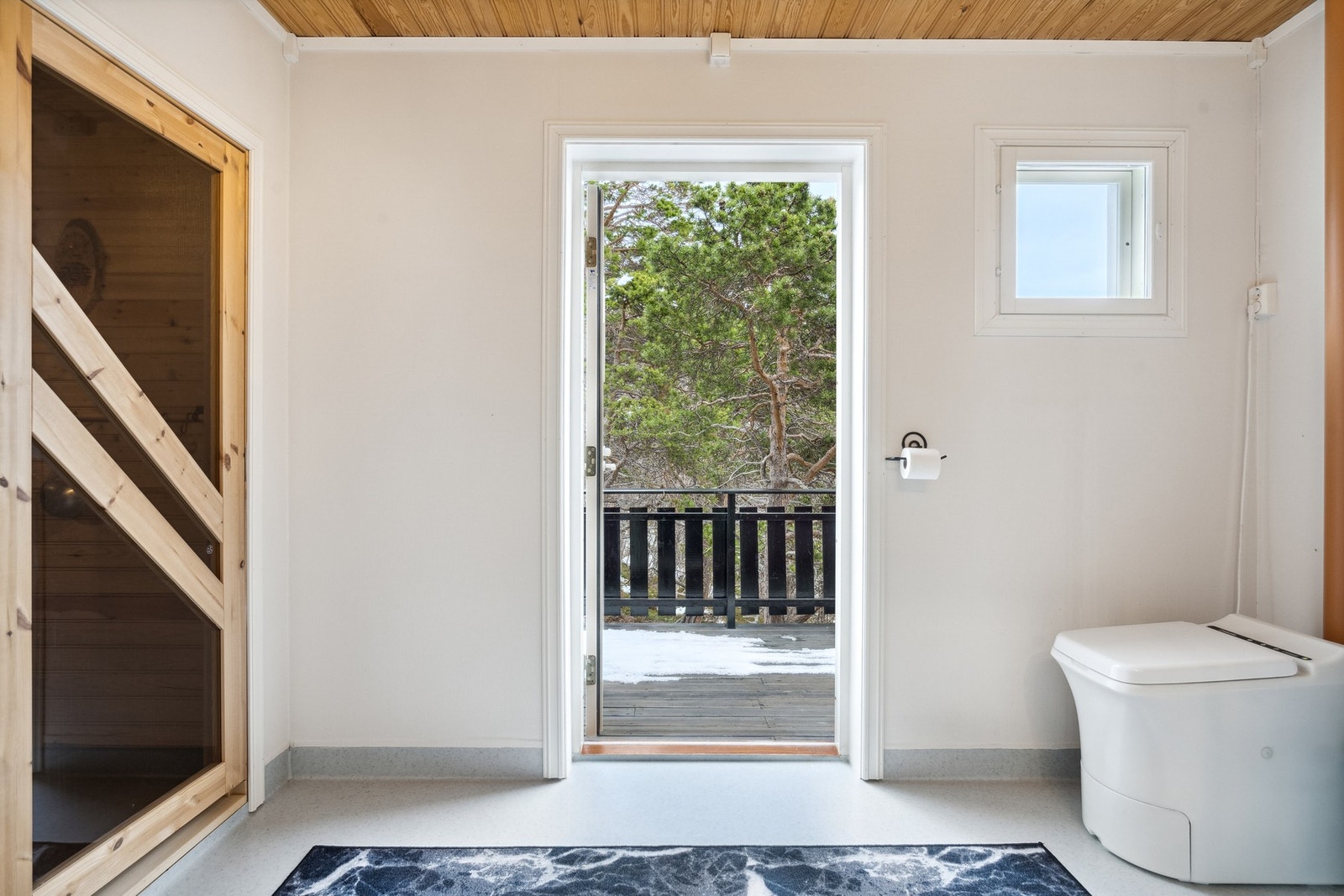 Direkte utgang til terrassen fra badet Galleribilde