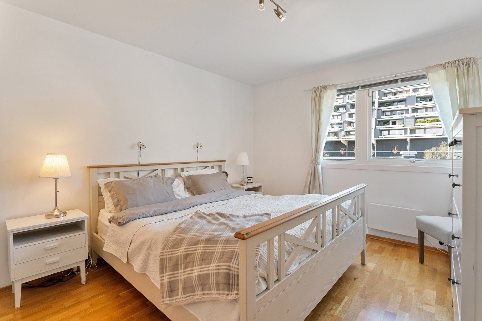 Hovedsoverommet er av god størrelse og har rikelig med plass til ønsket innredning. Galleribilde