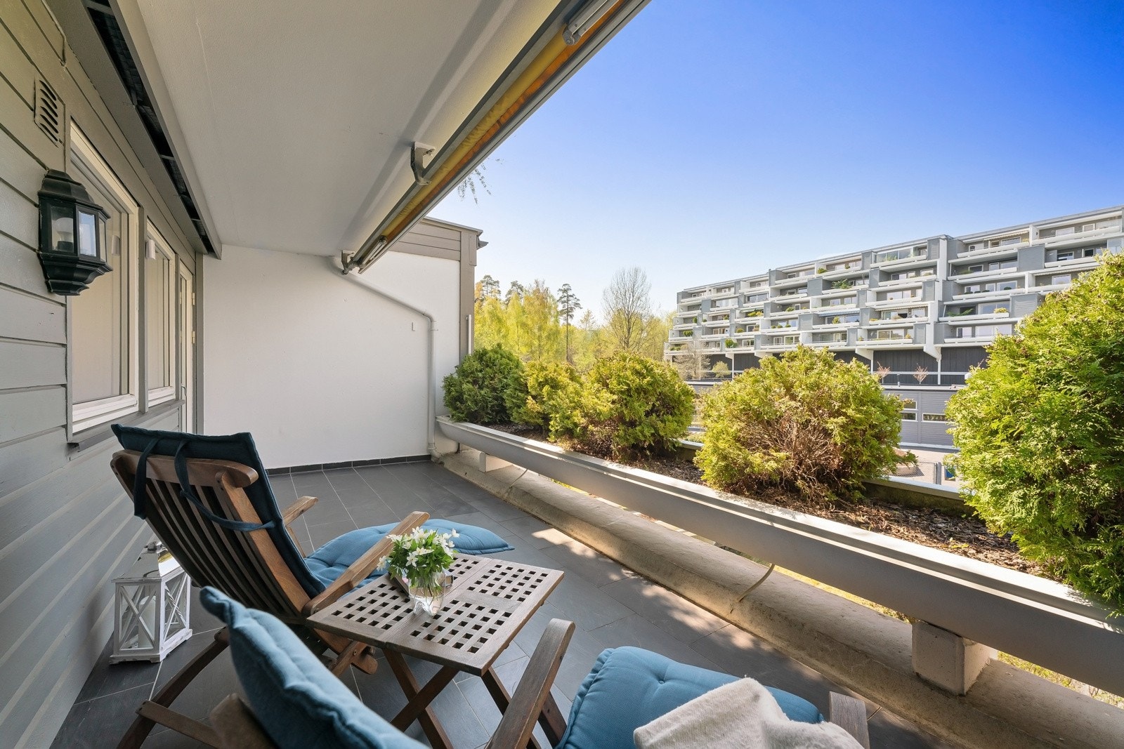 Det er ellers optimale innredningsmuligheter med god plass til sittegruppe, grill e.l. Galleribilde