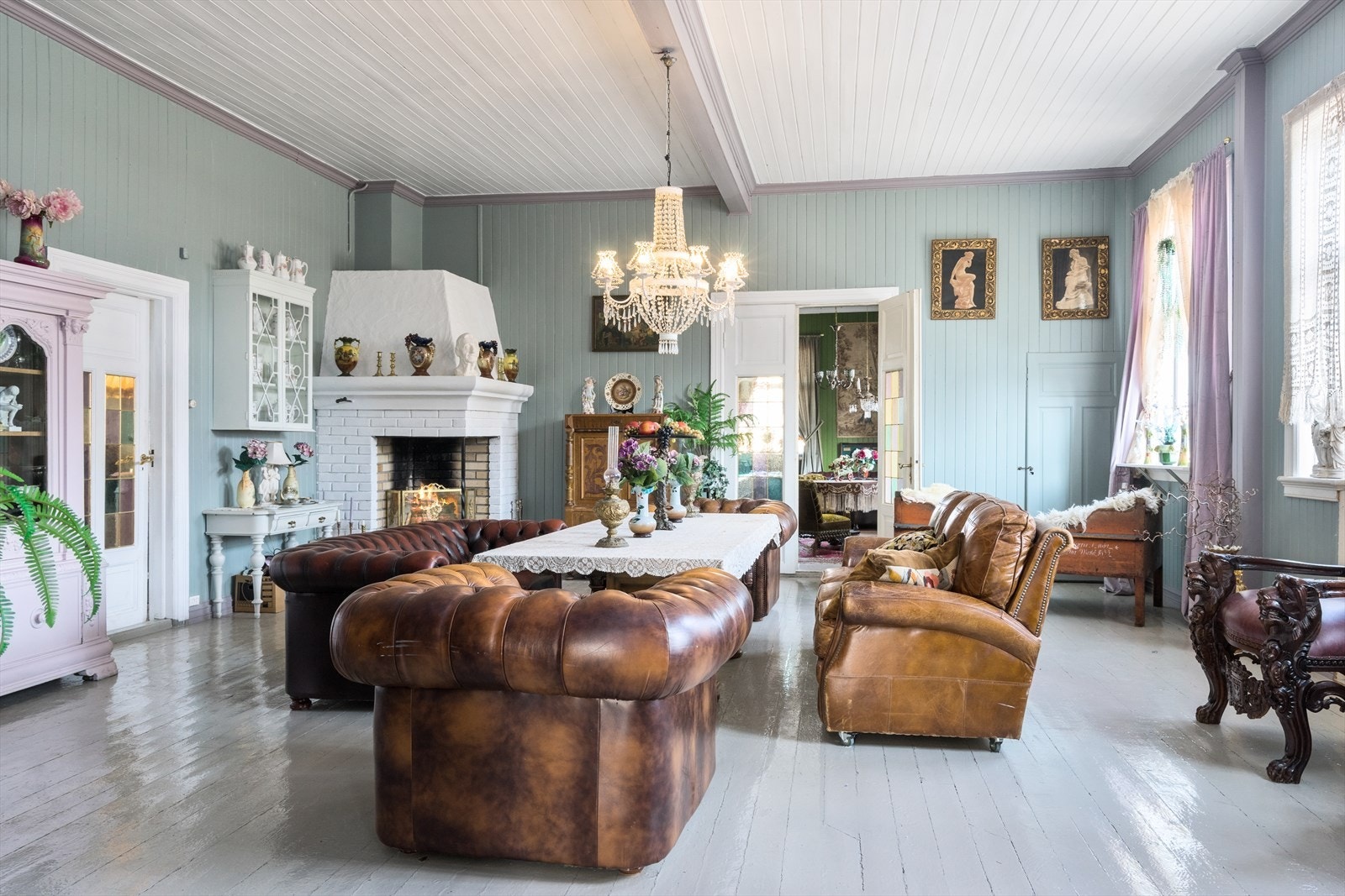 Nr 3 av de
tre store stuer i første etasje Galleribilde