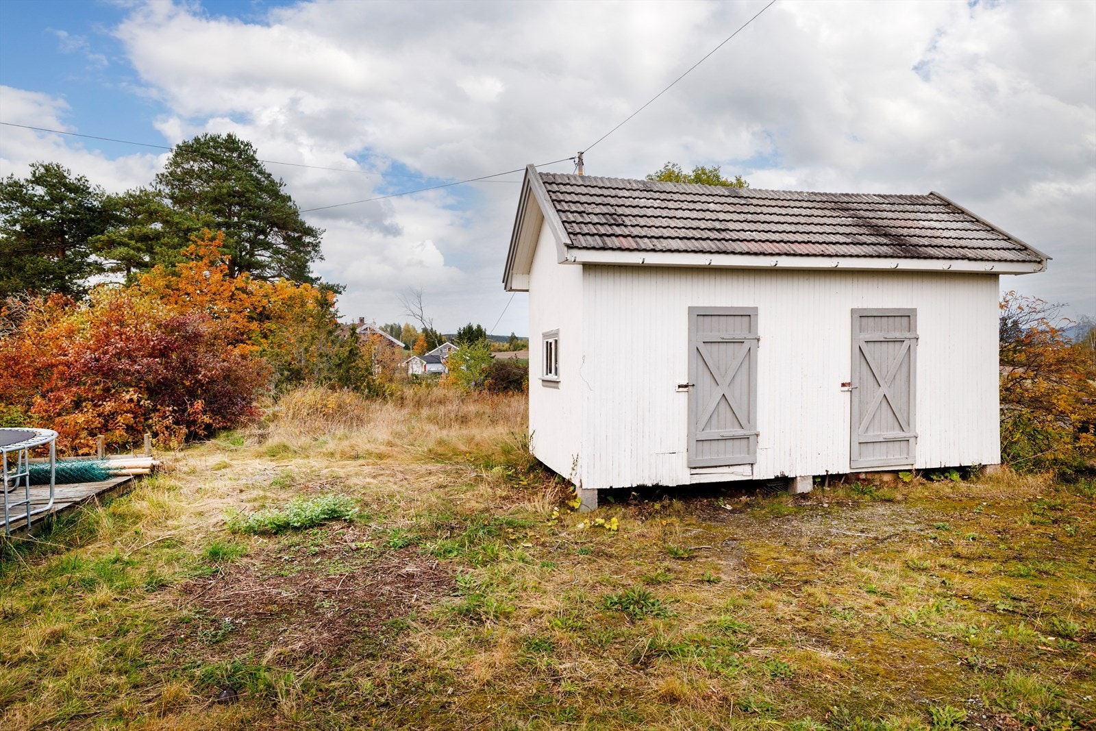 Uthus med god lagringsplass. Galleribilde