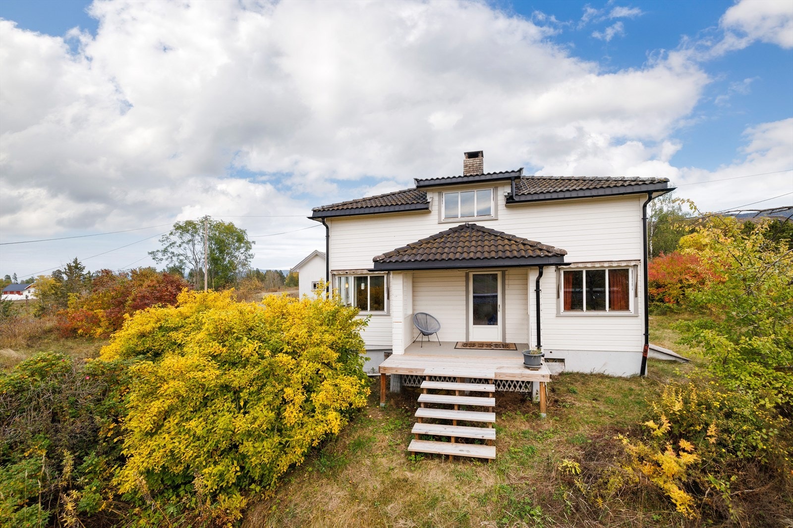Fra boligen er det gangavstand til Tyrifjorden med bademuligheter og brygge. Galleribilde