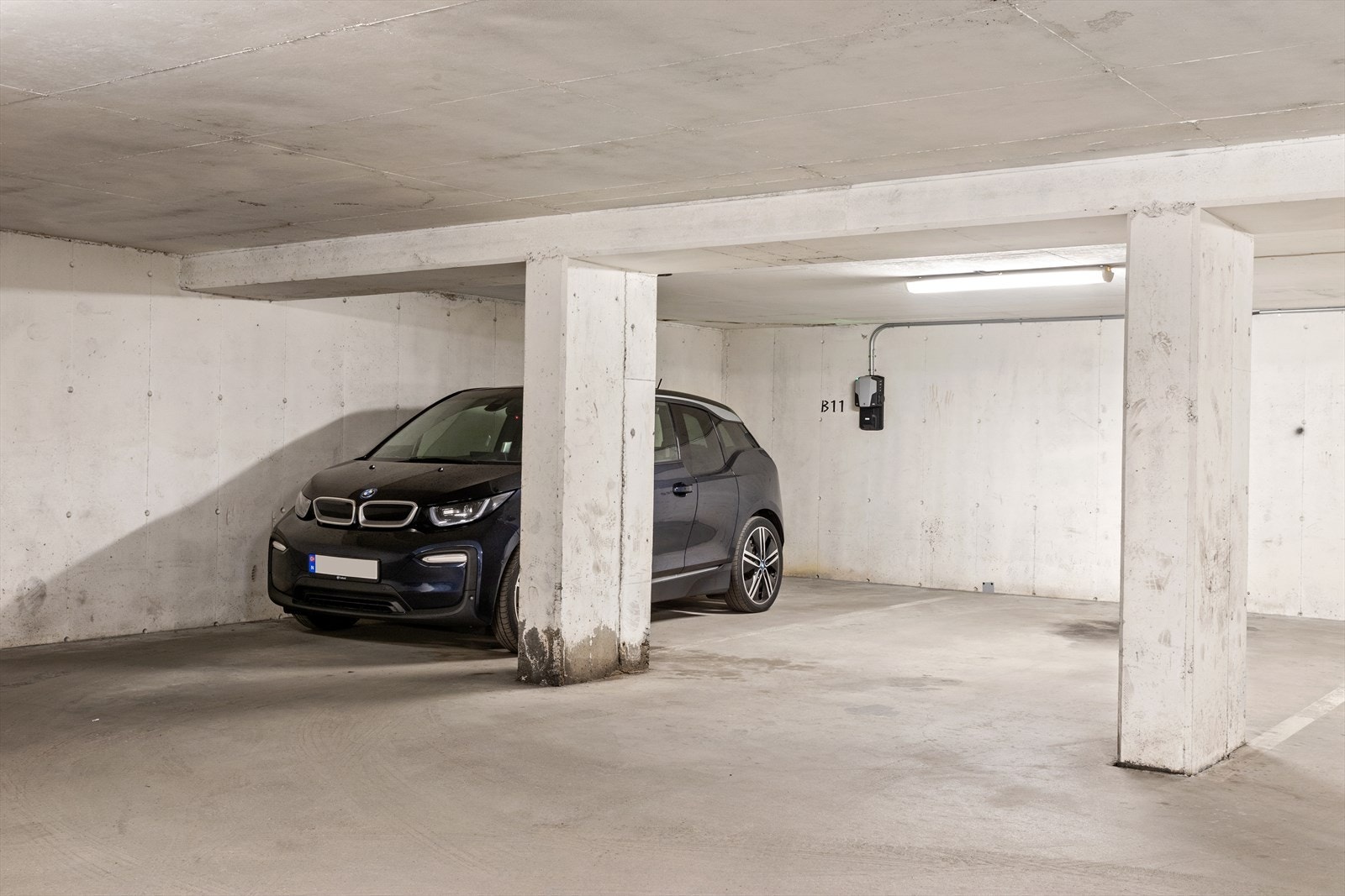 Oppvarmet parkeringskjeller med mulighet for å lade EL-bil. Her finner du også leilighetens bod. Galleribilde
