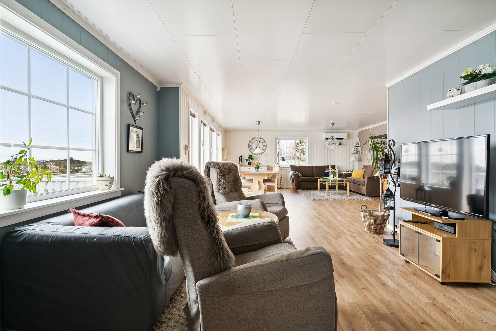 Videre kommer du inn i stuen Galleribilde