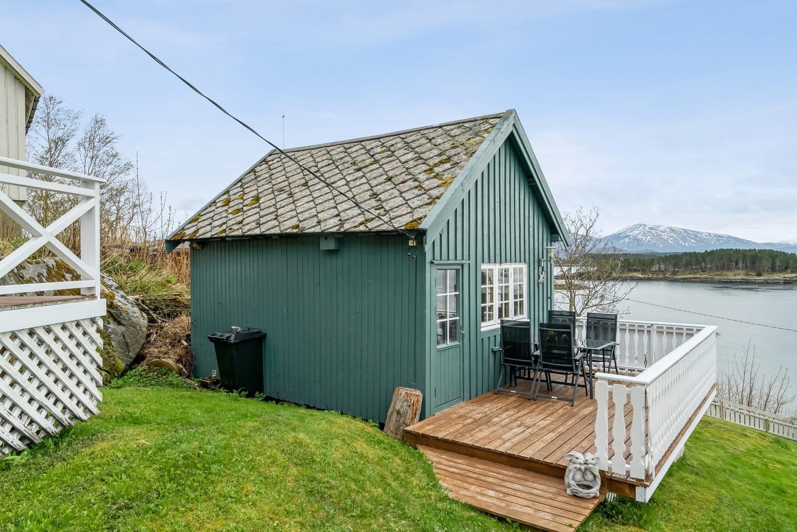 Uthus/anneks med trivelig terrasse på ca. 12 m² Galleribilde