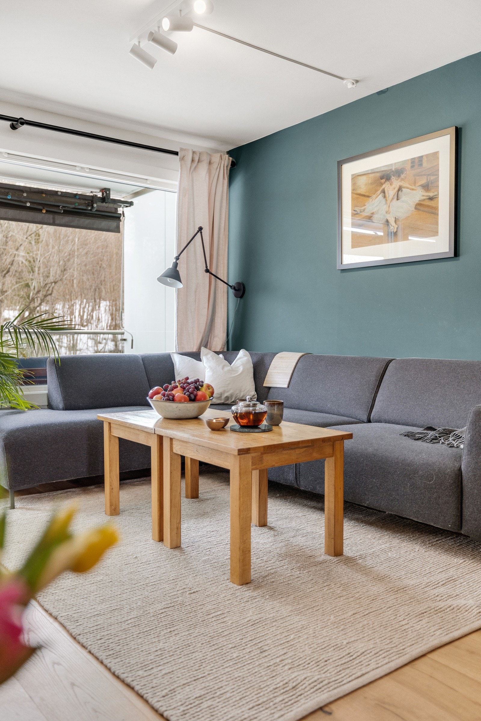 Leiligheten ligger i byggets 2.etg med god gjennomgående planløsning. Galleribilde