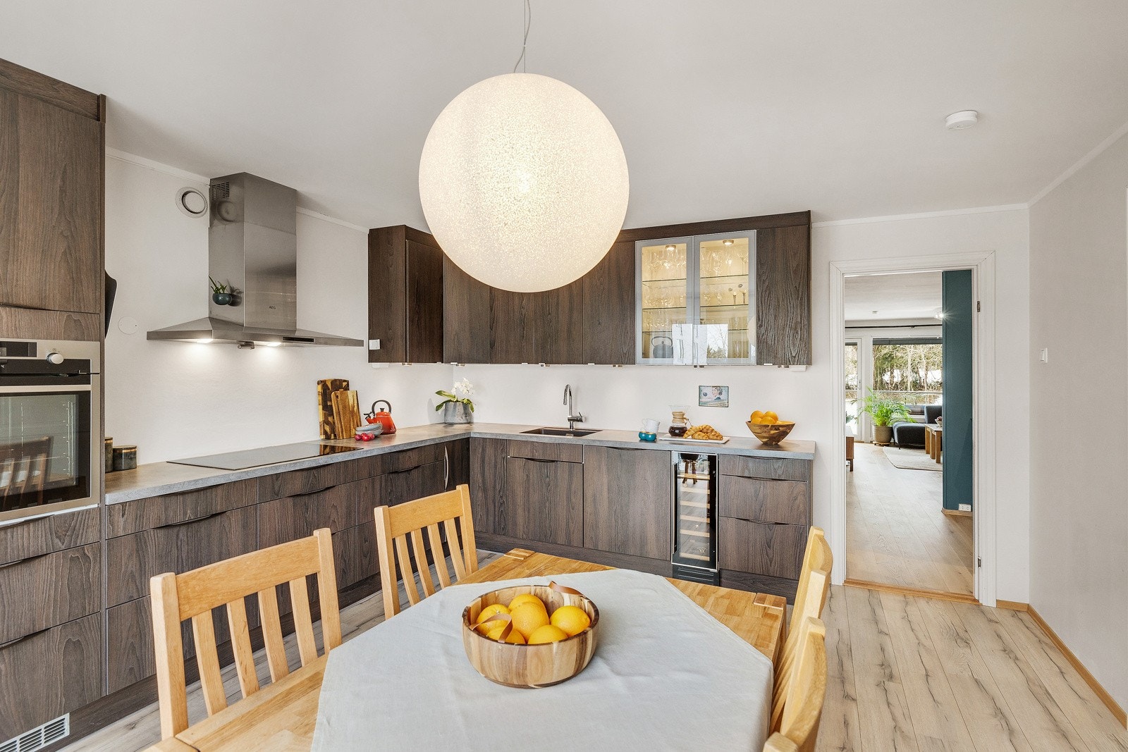 Her er det hyggelig å invitere familie og venner på middag Galleribilde