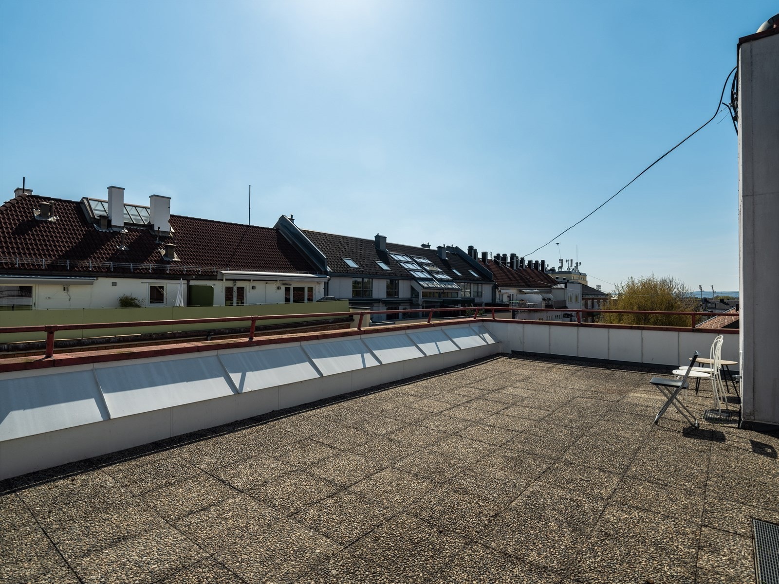 Om du vil ha enda mer sol og plass er det en stor, felles takterrasse i bygget. Galleribilde