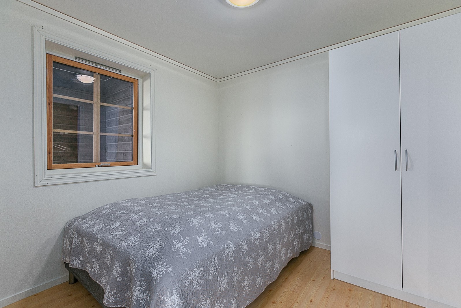 Soverom med garderobeløsning. Galleribilde