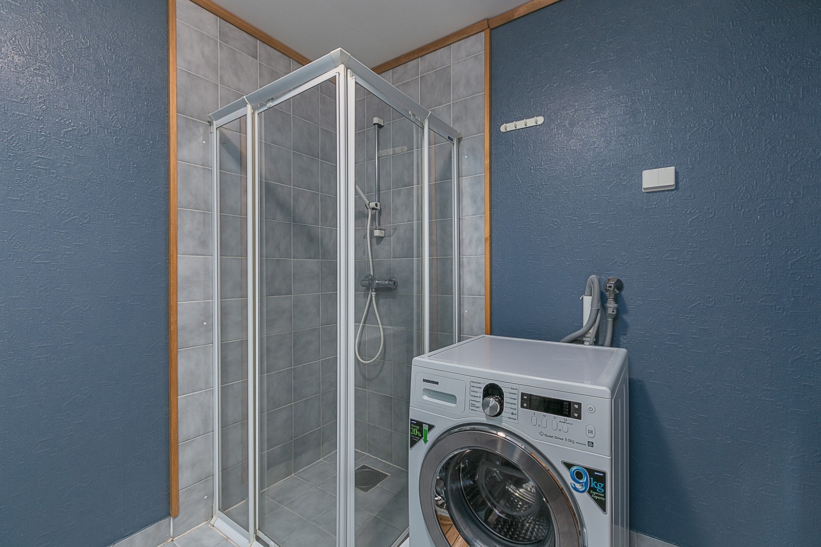 På badet er det også opplegg for vaskemaskin. Galleribilde