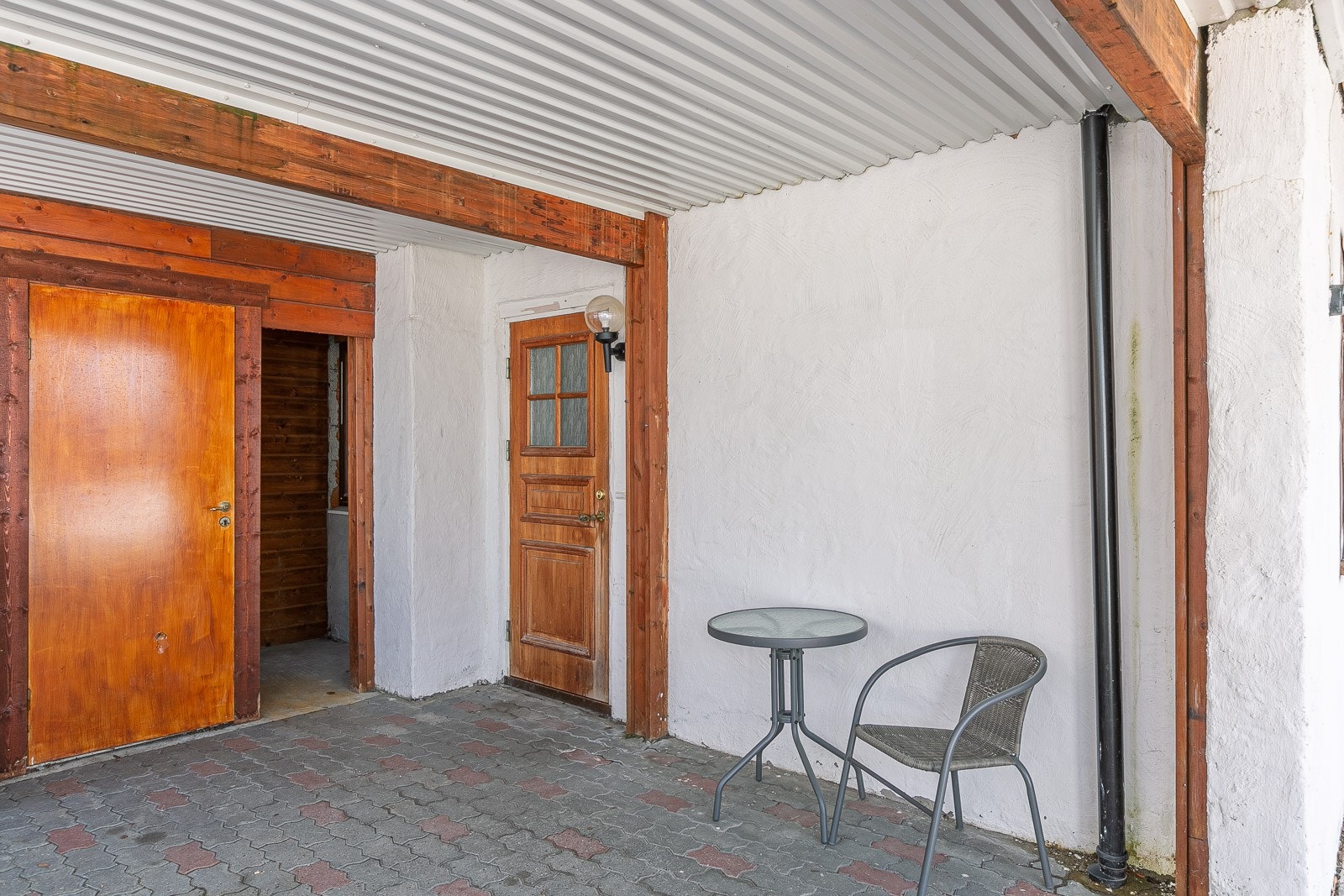 Eget inngangsparti tilhørende leilighet. Galleribilde