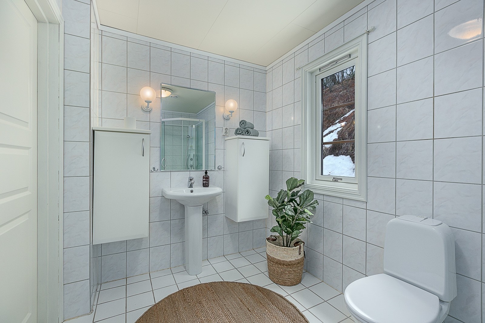 Flislagt bad i første etasje. Galleribilde