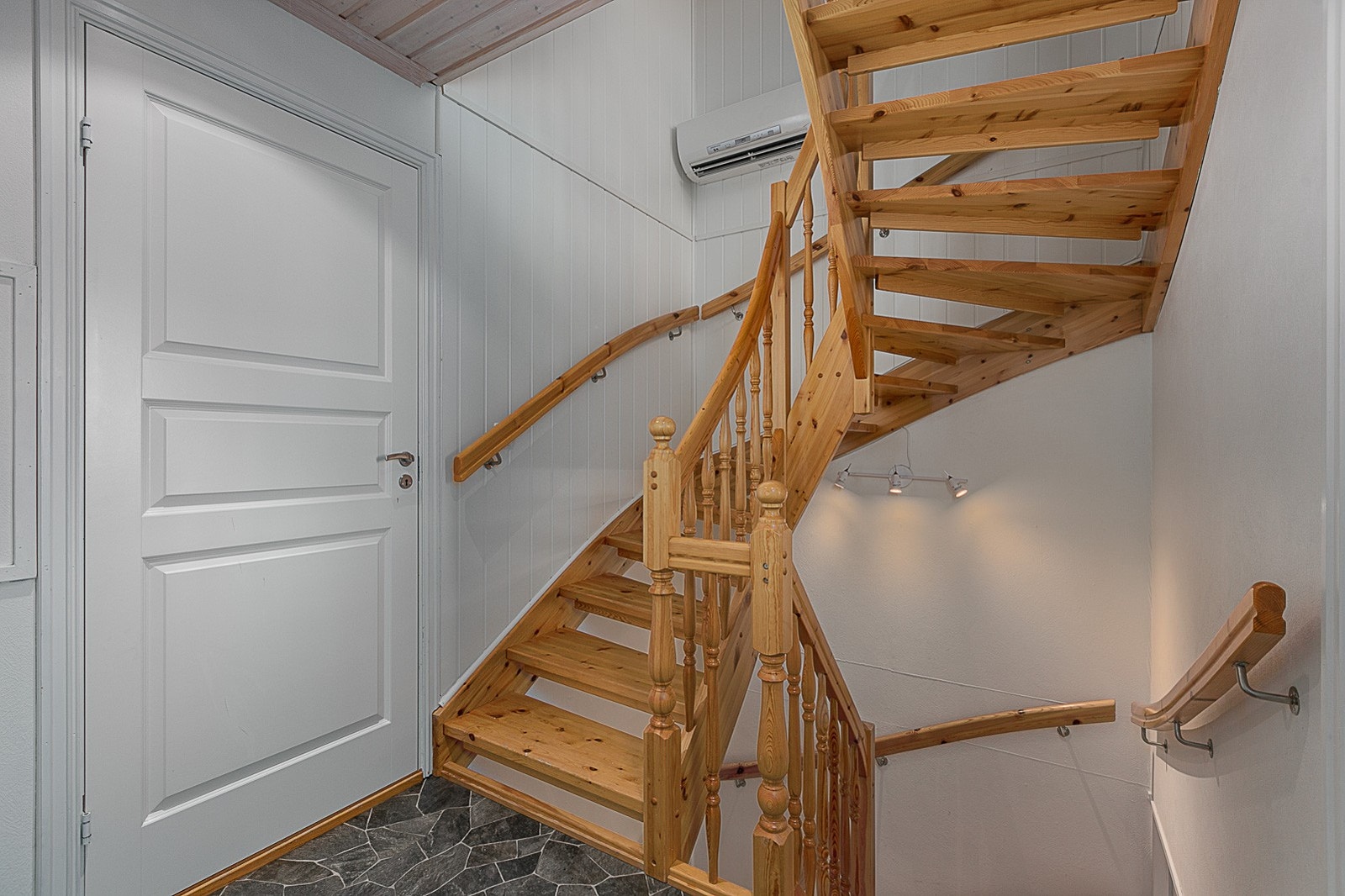 Trappegang mellom etasjene. Galleribilde