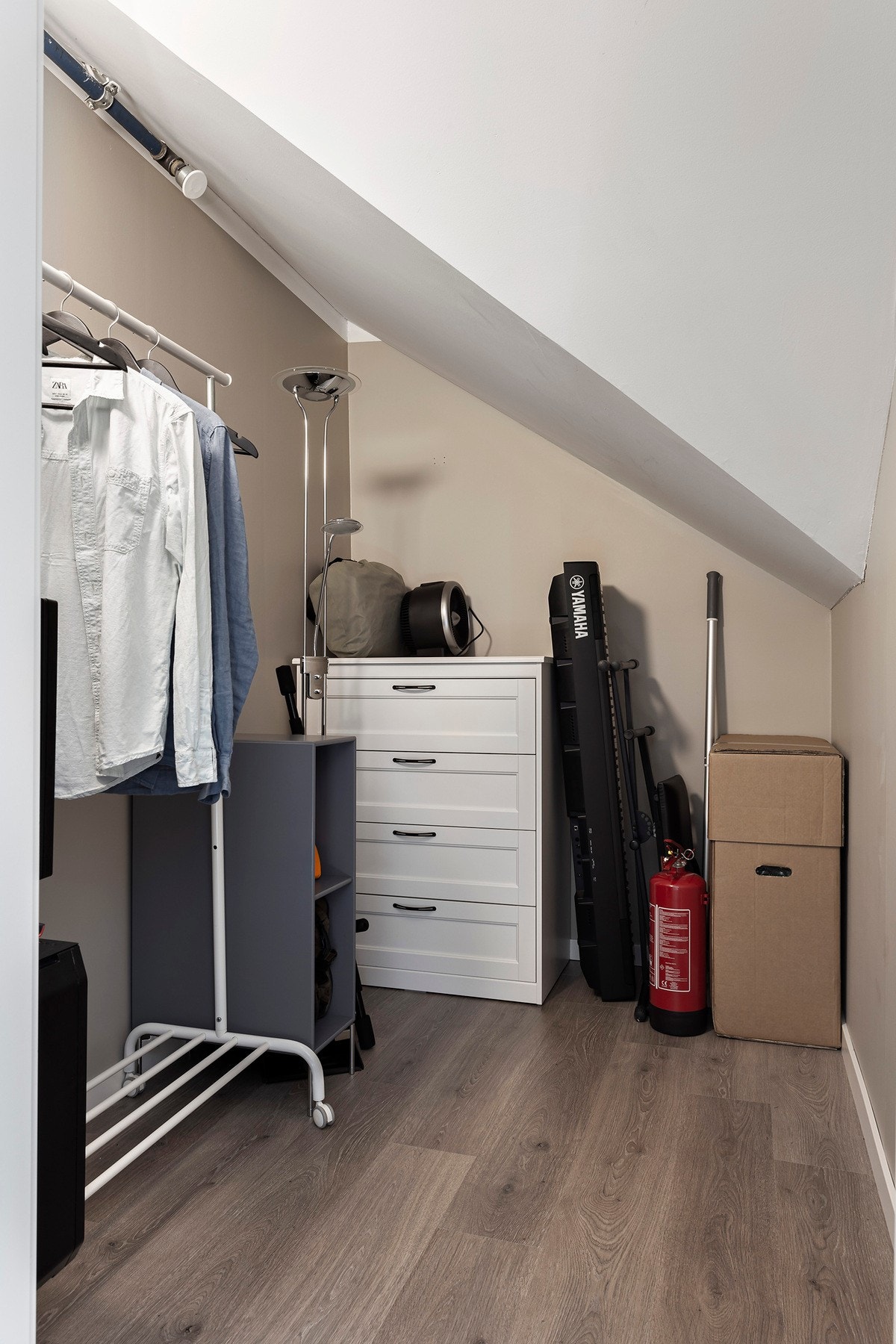 Bod/klesgarderobe ved soverom. Boden er på 3,5kvm. Galleribilde